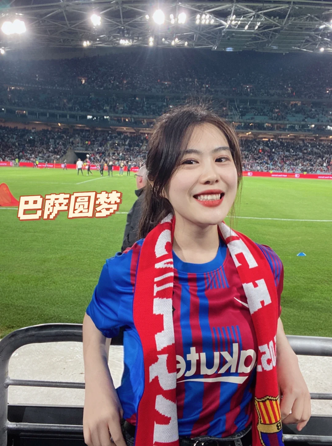 包含悉尼篮球队取得历史性胜利，球迷欢欣鼓舞的词条