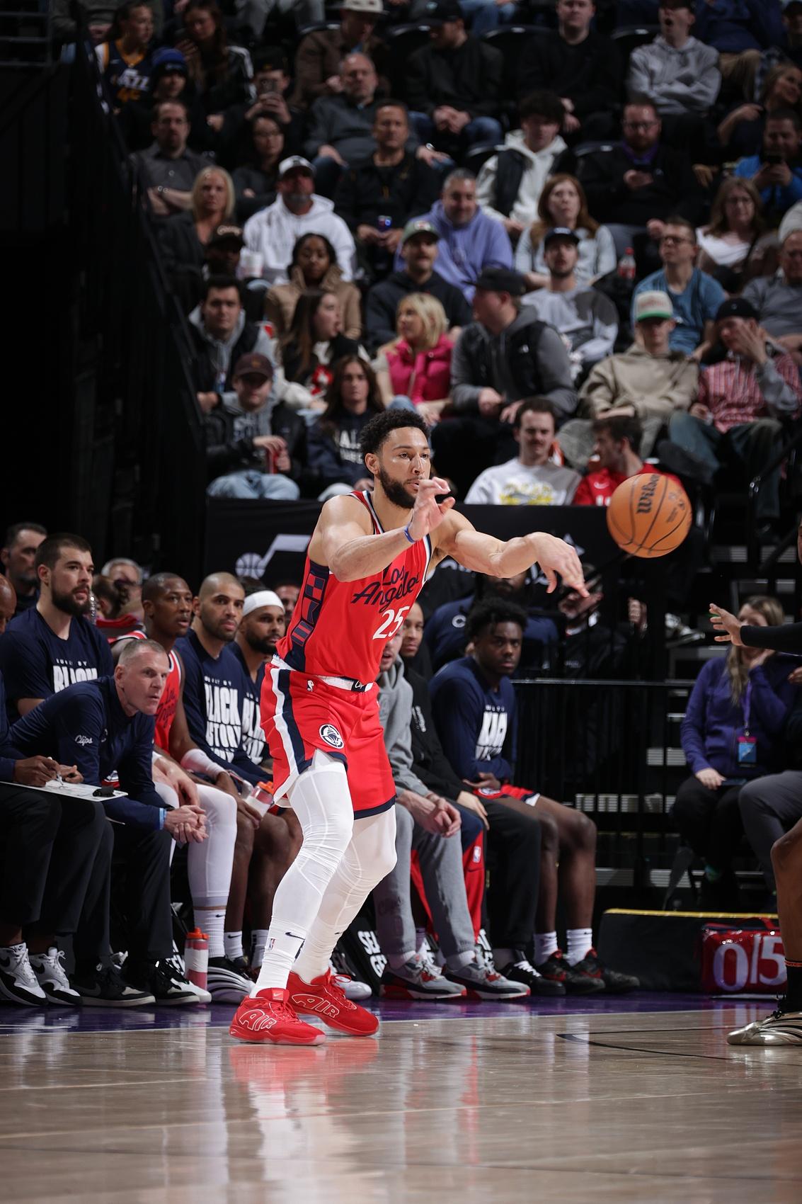 开云体育-人队小将西蒙斯再次入选全明星首发