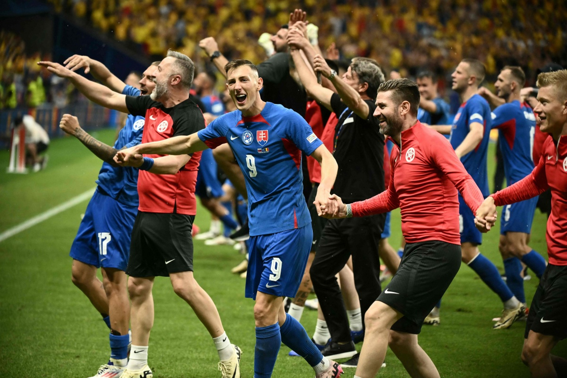 开云APP-乌克兰队成功击败奥地利，晋级欧国杯半决赛的简单介绍