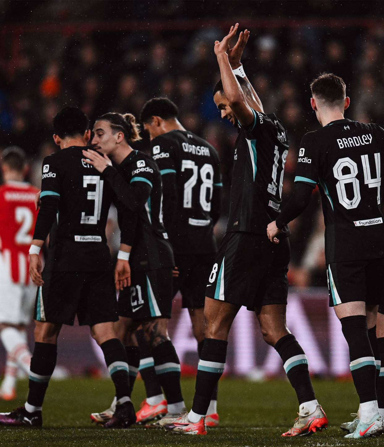 包含英格兰淘汰赛轻松晋级,顺利晋级下一轮的词条