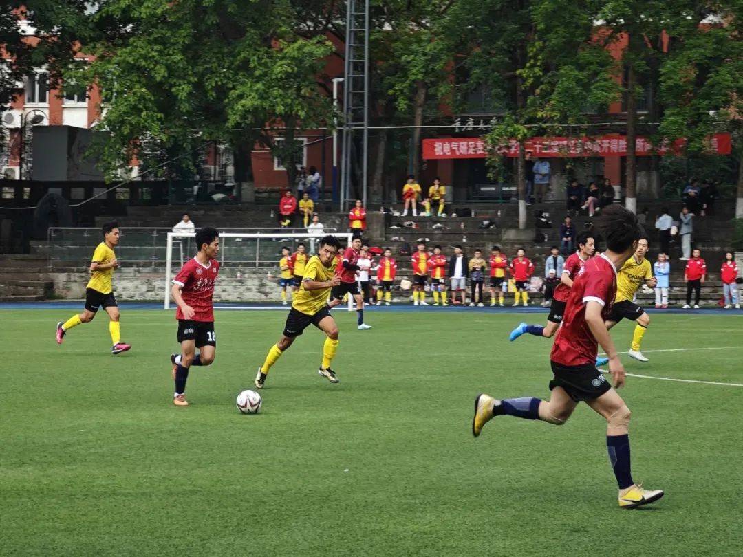 包含足球盛宴燃情继续精彩纷呈让人热血澎湃的词条