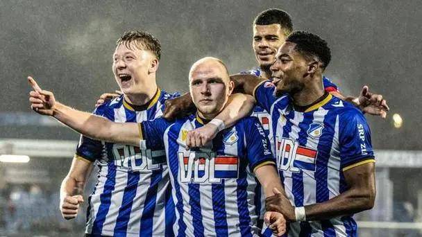 包含斯旺西客场取胜，连续两个客场胜利，球队浴火重生的词条