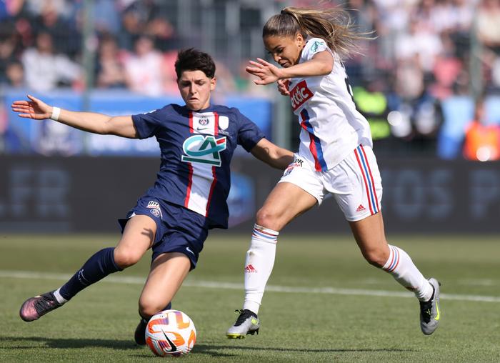 关于挪威女足队赴法国进行热身赛，迎接新挑战的信息