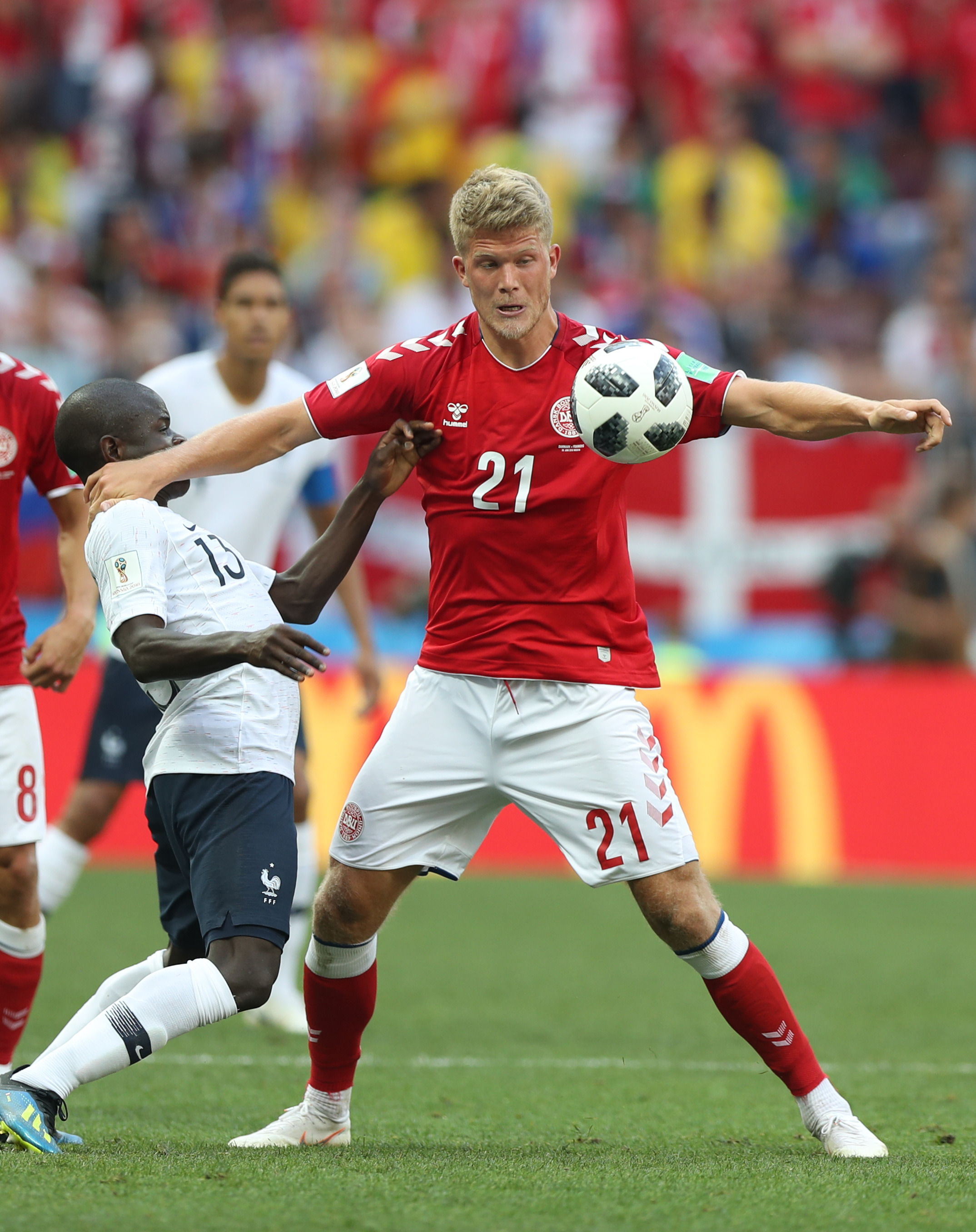 丹麦队背水一战，与芬兰展开较量