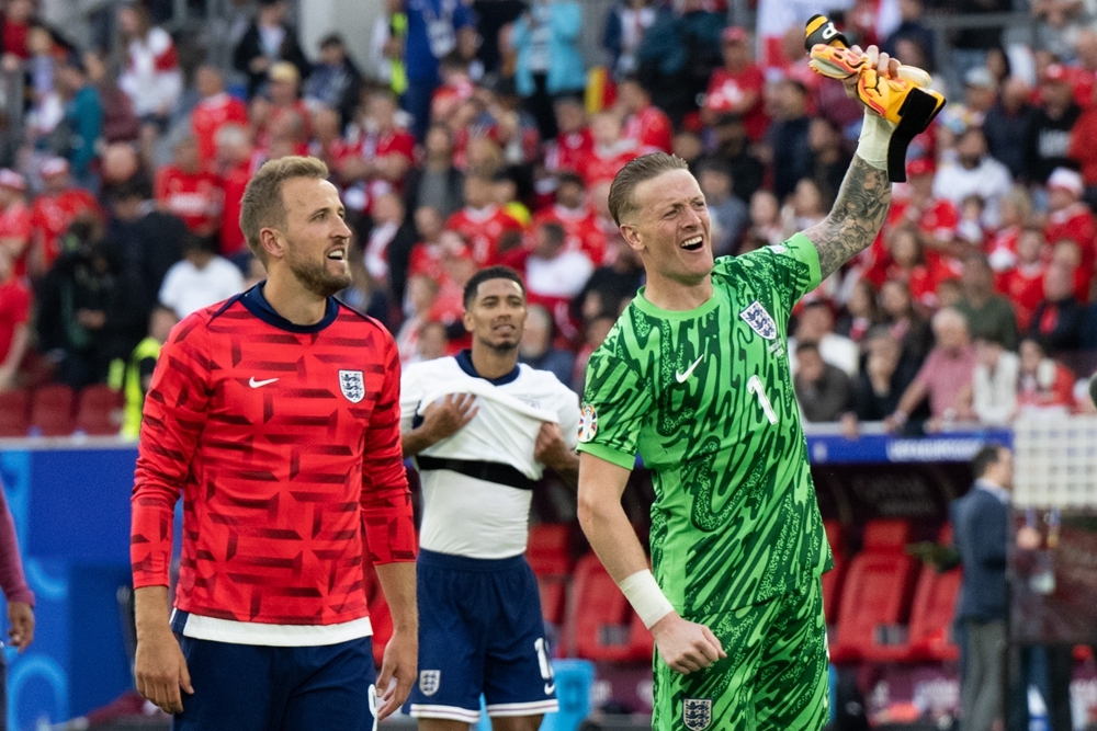 包含芬兰队惊险闯关，成功进入欧锦赛决赛阶段的词条