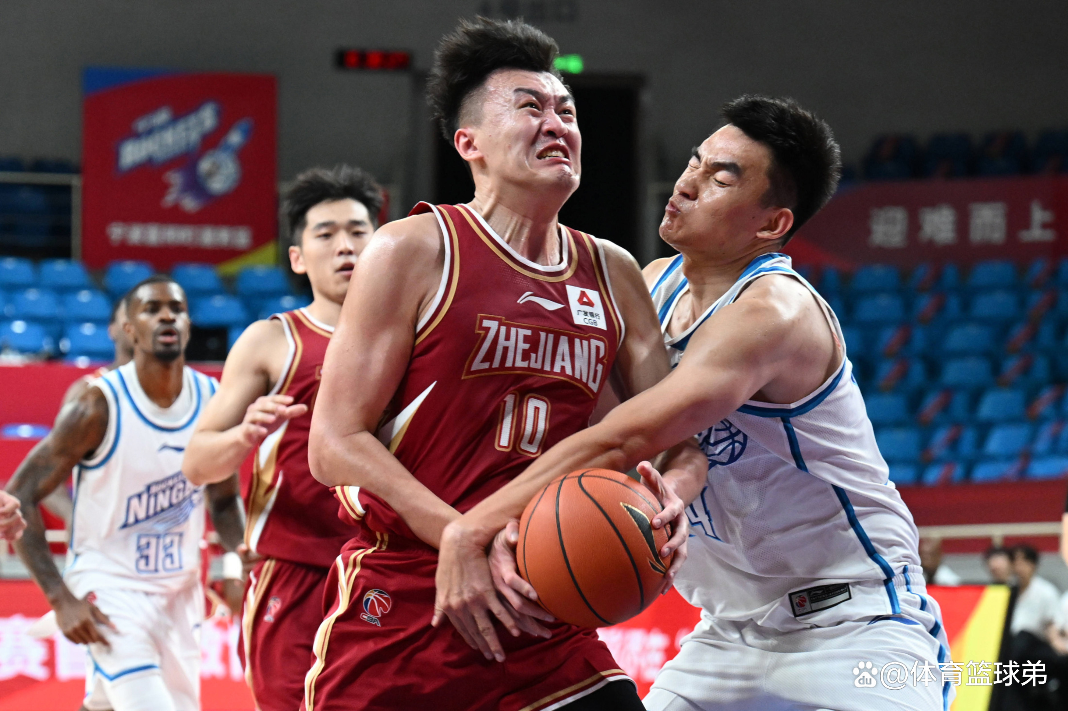 罕见攻守全线调整，球队精神状态高涨