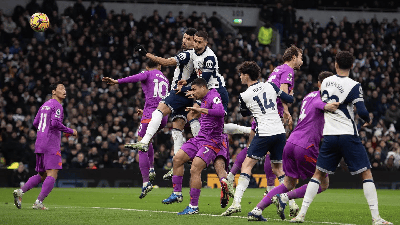 关于热刺连续三场不败，成功保持领先优势的信息