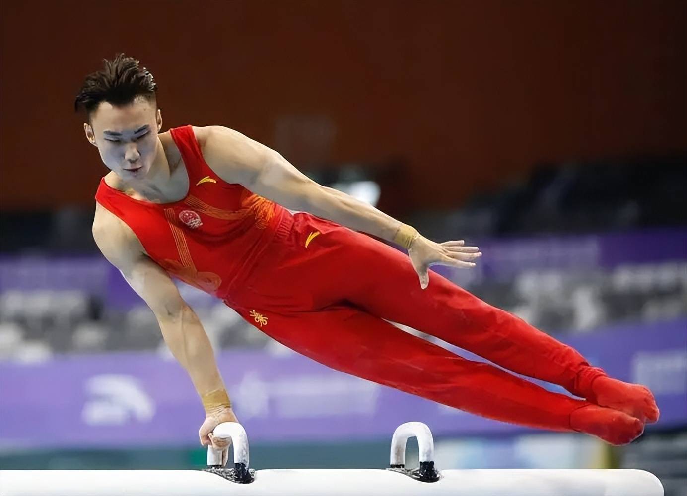 开云体育-体操选拔赛决战，选手技艺精湛
