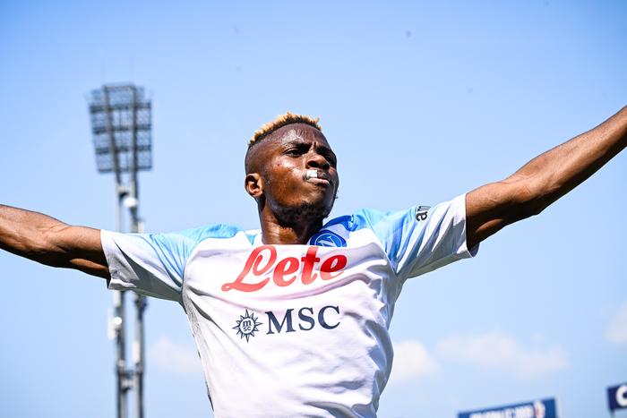 包含那不勒斯客场大胜博洛尼亚，领先优势扩大至五分的词条