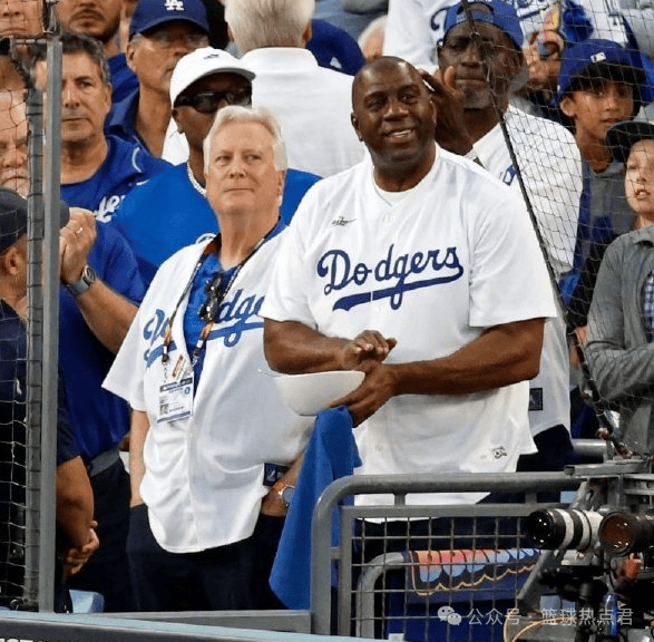 球队老板现场观赛力挺球员，亲自激励士气