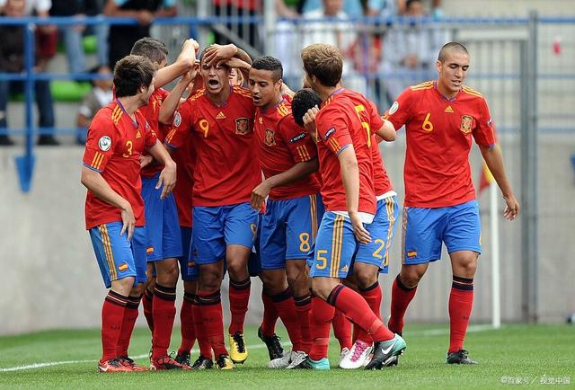 哥伦比亚队逆袭淘汰爱尔兰，晋级强