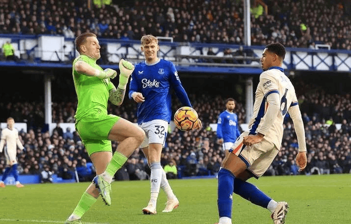 埃弗顿主场不敌，状态低迷令人担忧