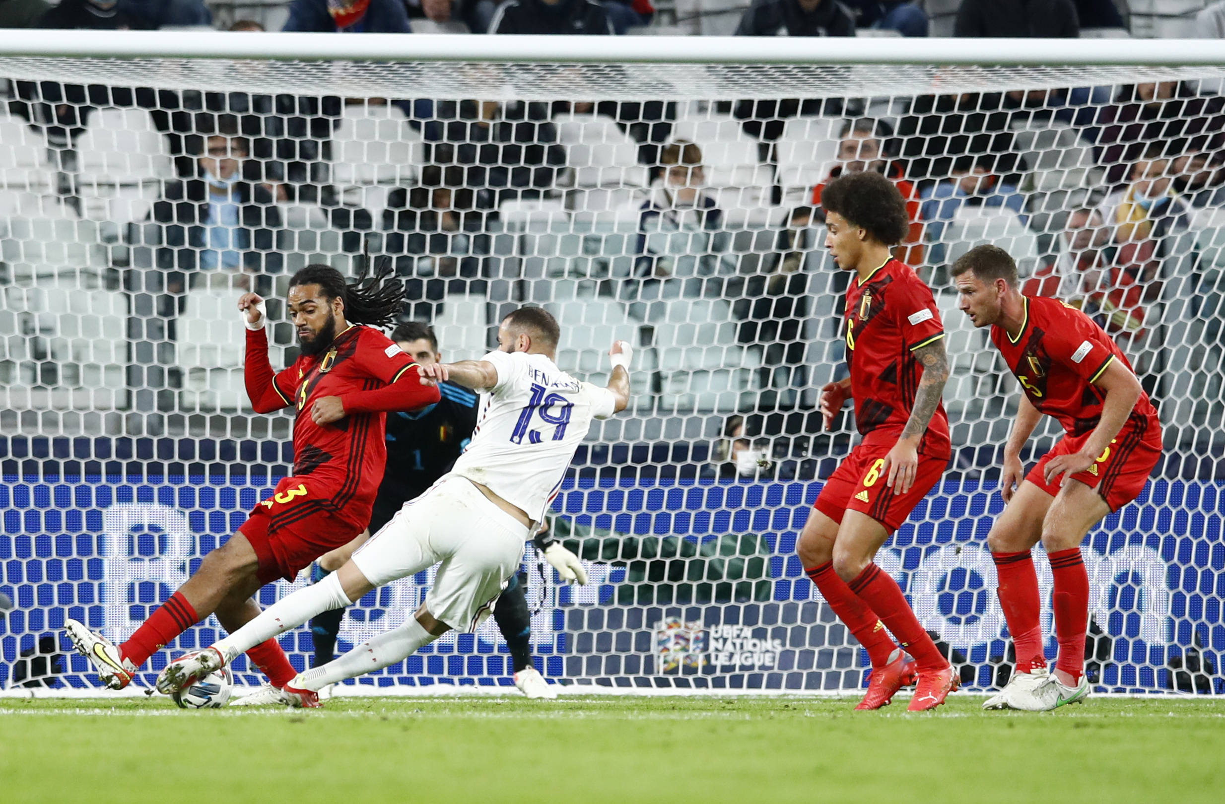 国际足坛豪门齐聚，欧国联赛事火热展开