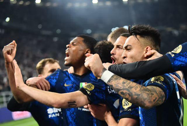 同胞双雄在赛场上相遇，激烈对决观赏性十足的简单介绍