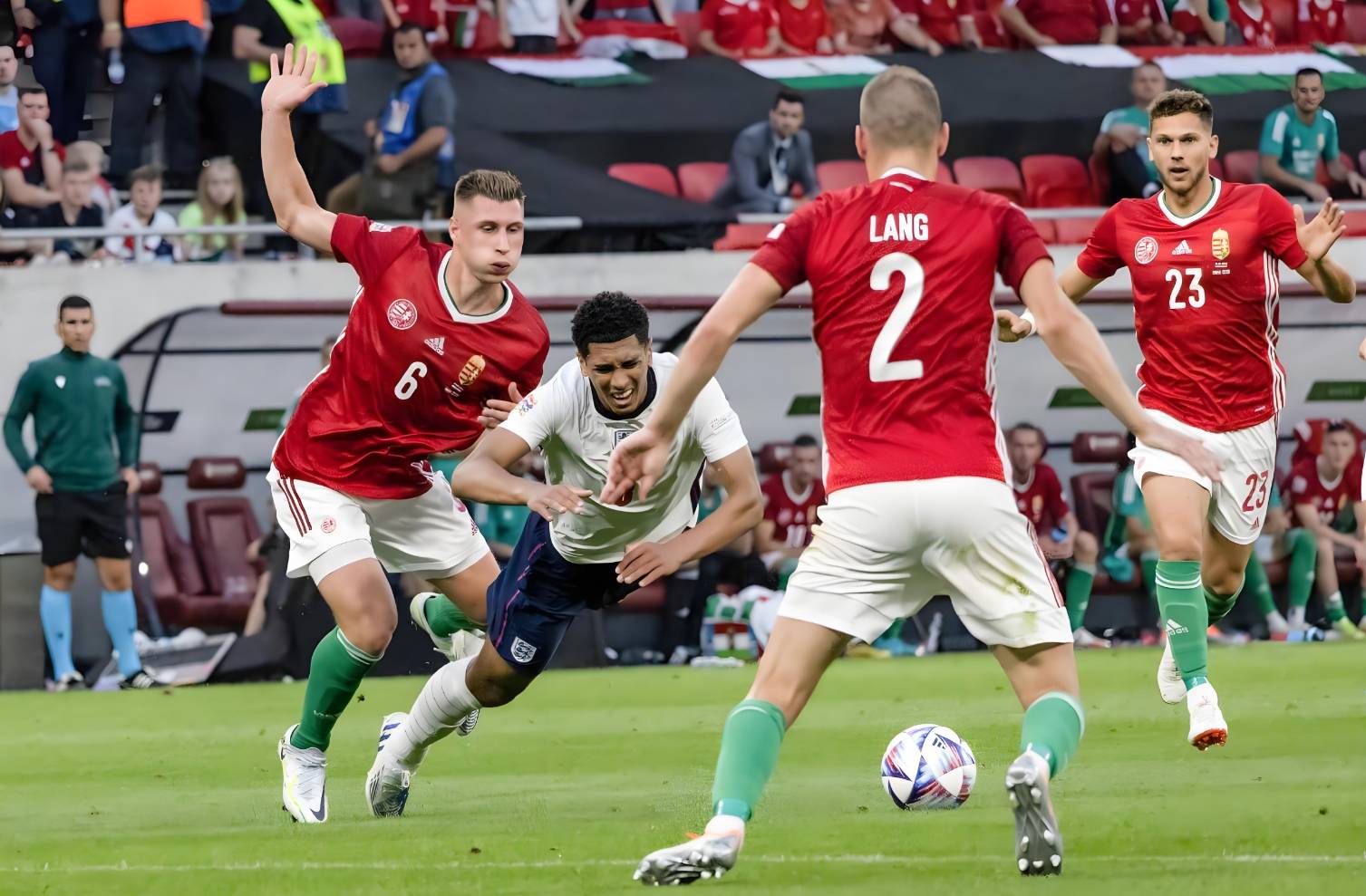 包含没有绝对强弱！欧国联赛半决赛双方实力均衡的词条