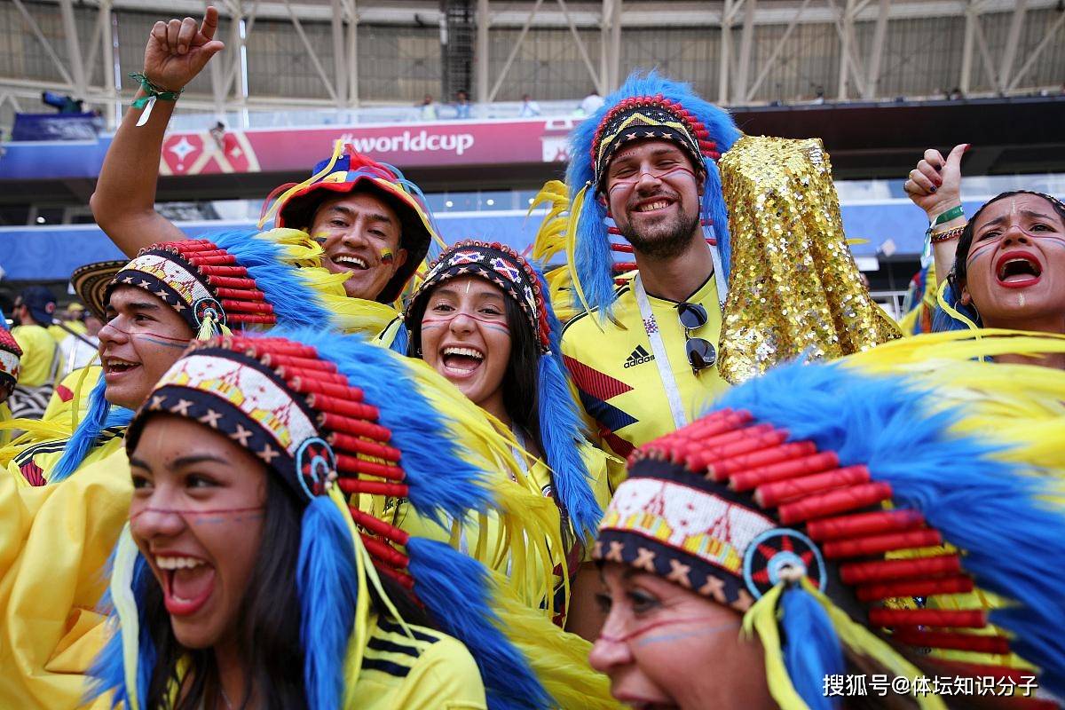 开云体育APP下载-巴西足球赛场上踢出火花，观众赞叹