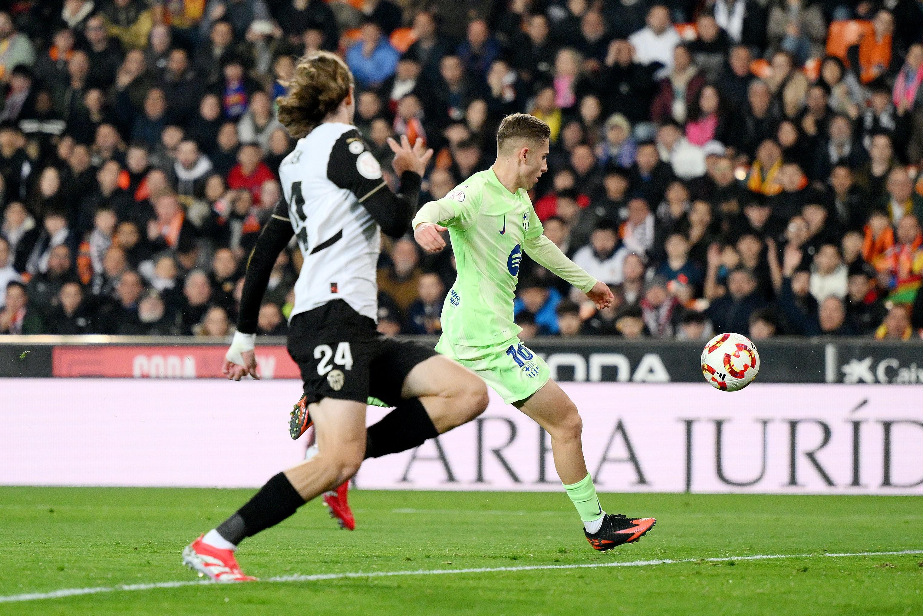 开云APP-瓦伦西亚实现反击，球队换回胜利之路