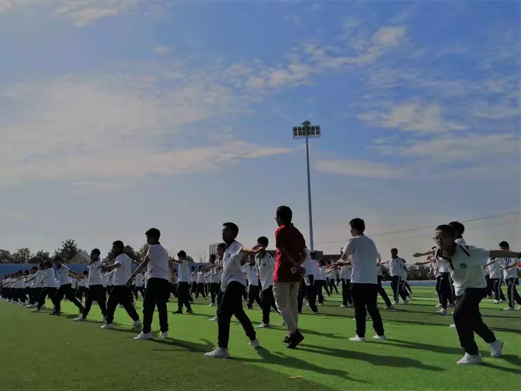 包含无所畏惧，哥伦比亚代表团奋勇争先的词条