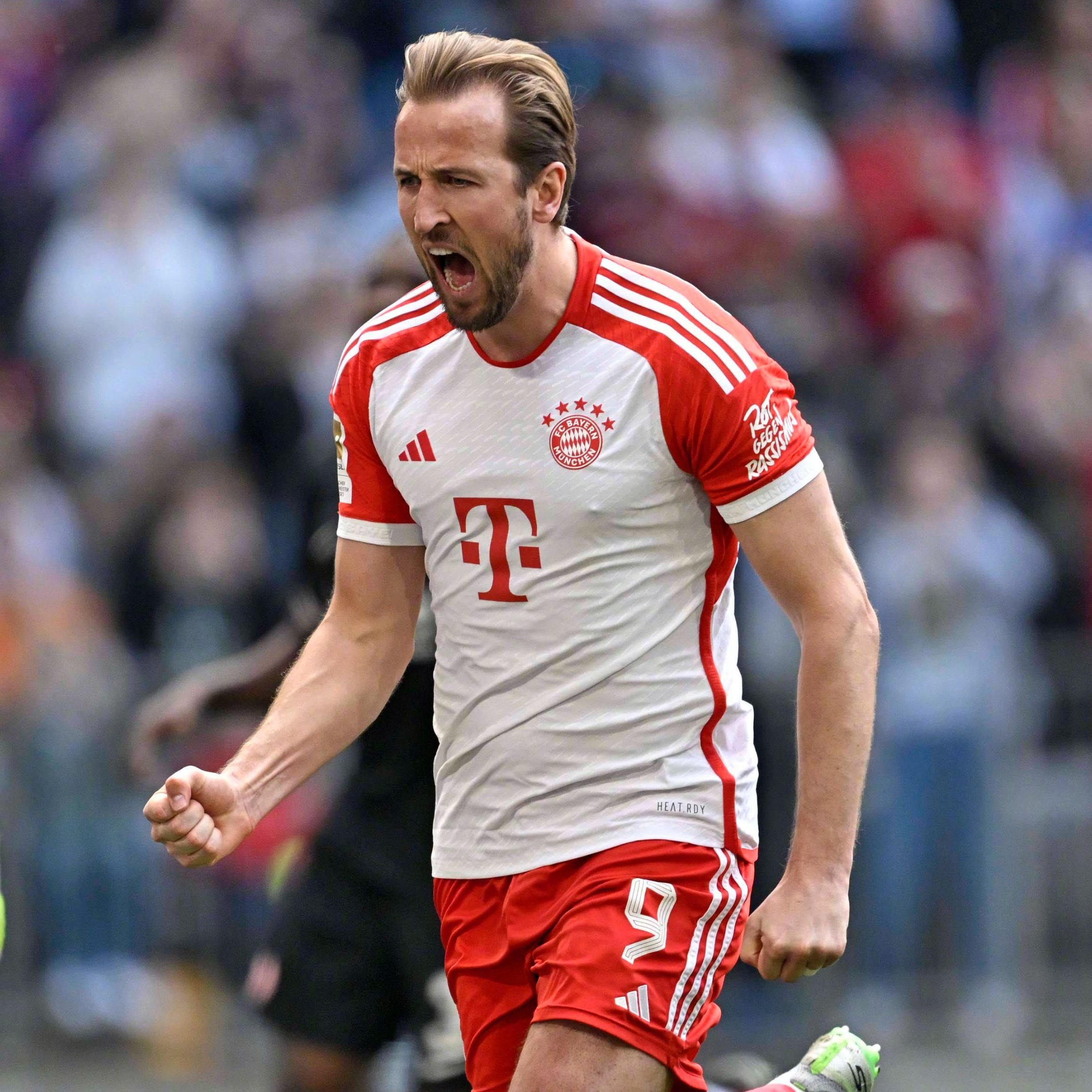 关于比赛焦点！球员们在场上挥汗如雨，全力拼搏的信息