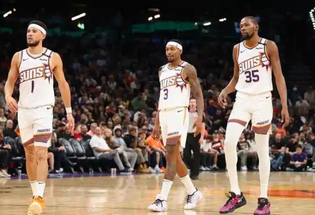 太阳击败步行者，布克砍下高分