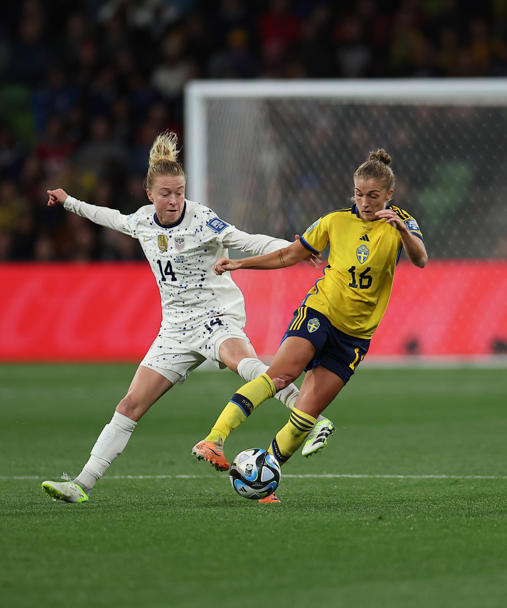 美国女子足球队蓄势待发备战奥运会