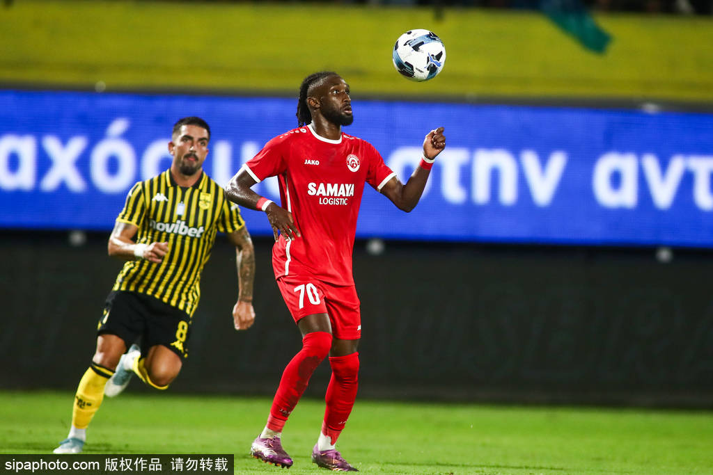 阿森纳球员技惊四座：年轻新星崭露头角