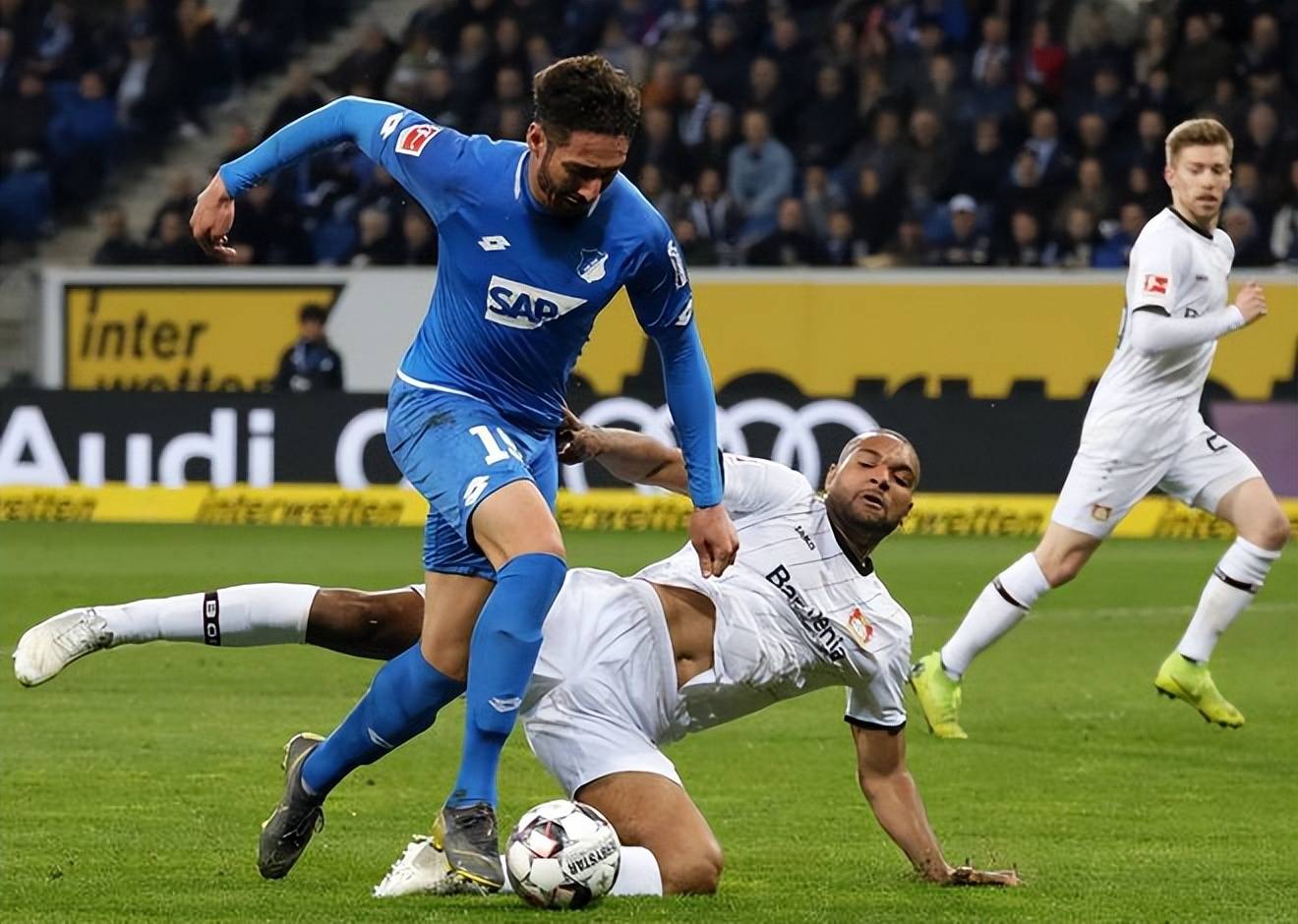 勒沃库森主场告捷，欧冠席位渐行渐近