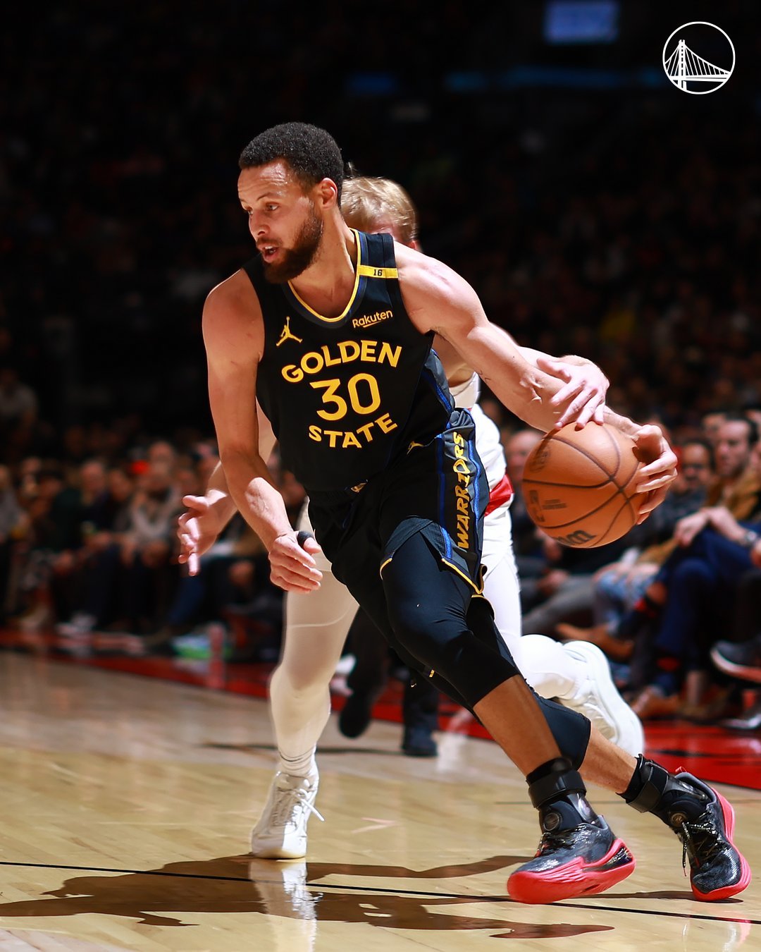 石破天惊！库里三分败面不改，勇士加时赢猛龙