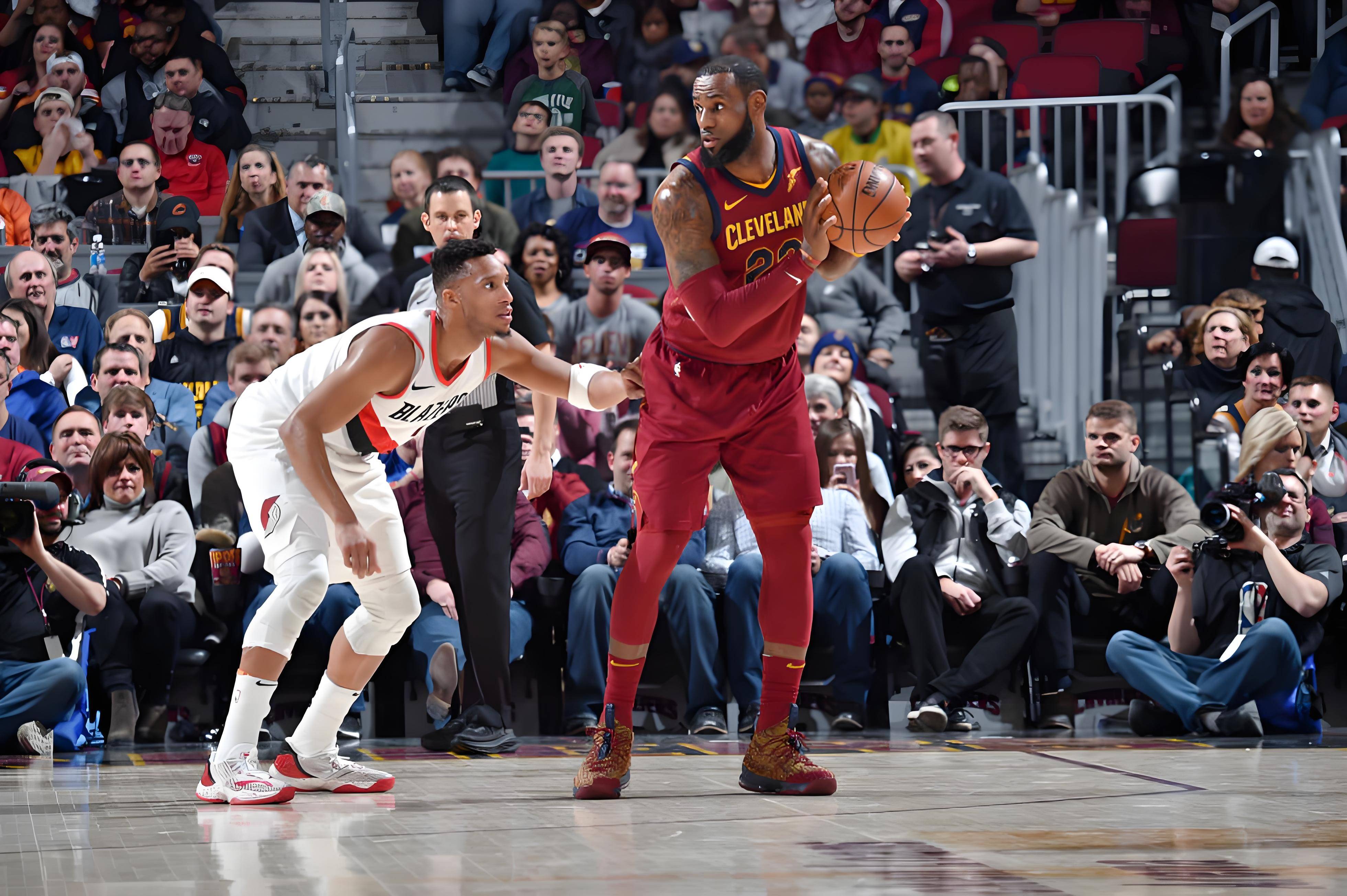 开拓者主场击败太阳连胜势头强劲