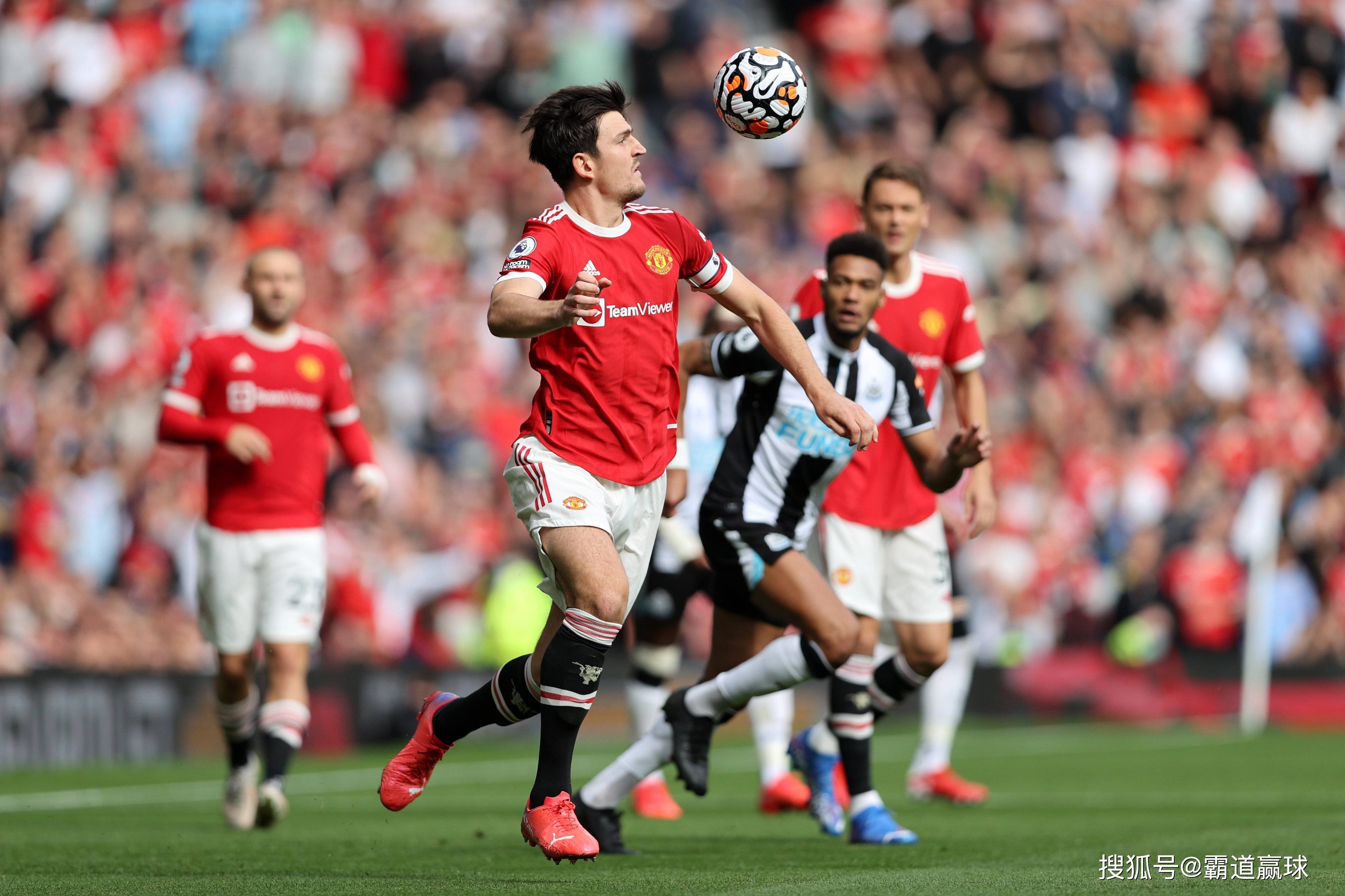 英超焦点战：曼联紧随其后取胜