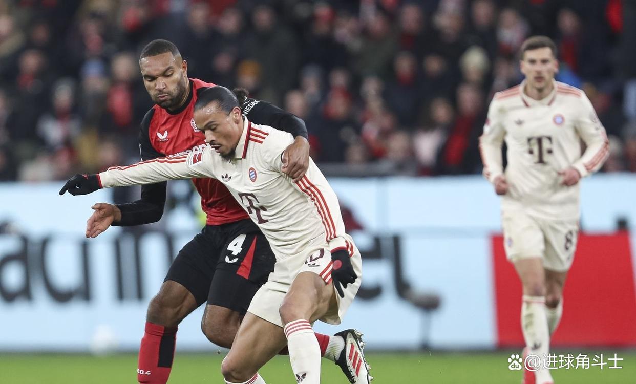 拜仁慕尼黑后卫多次关键封堵，防线稳固
